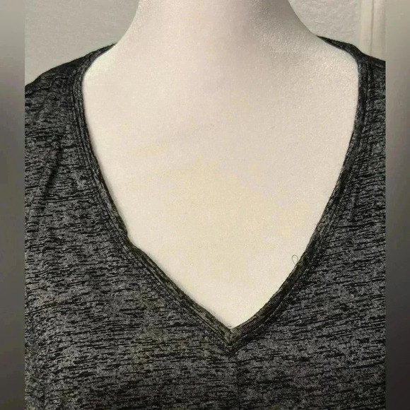 White House Black Market black & gray marked print v neck top women’s size Small - Picture 2 of 9